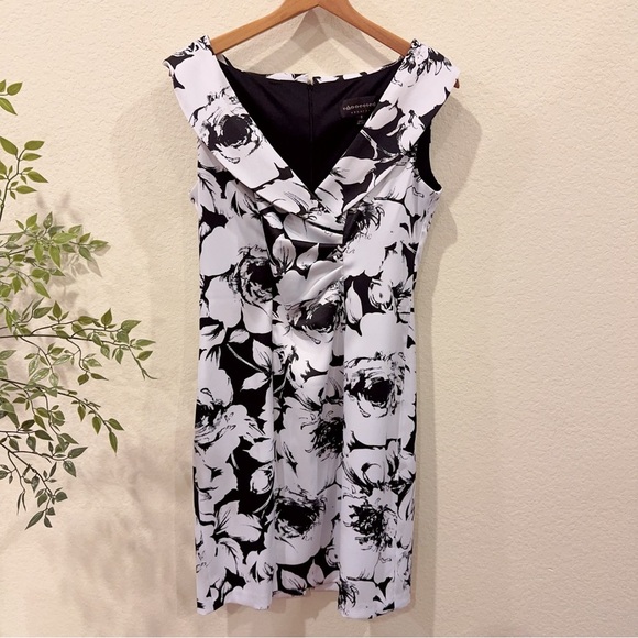 Connected Apparel Black & White Floral Ruched Short Dress Preowned Size 6 - Picture 2 of 7